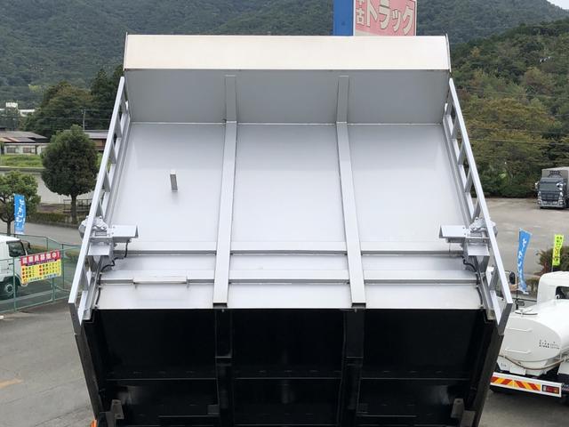 プロフィア 　土砂ダンプ　８．１トン積載　極東開発工業製　電動コボレーン付　３軸２デフ　ベッド付　５．１ｍボディ　角底一方開　７速ＭＴ　４１０馬力（29枚目）
