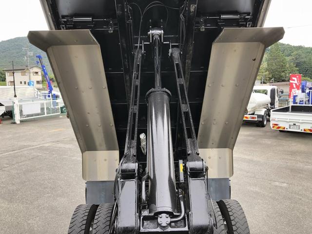 プロフィア 　土砂ダンプ　８．１トン積載　極東開発工業製　電動コボレーン付　３軸２デフ　ベッド付　５．１ｍボディ　角底一方開　７速ＭＴ　４１０馬力（34枚目）