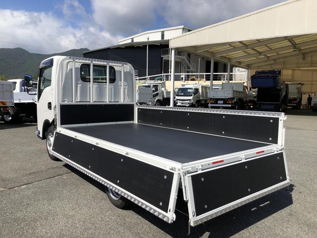 エルフトラック  エルフミオ 平ボディ 移動販売車ベース 1.3トン積載 3.1mボディ AT車 4ナンバー 標準幅 10尺 低床 木製あおり3方開 120馬力(2枚目)