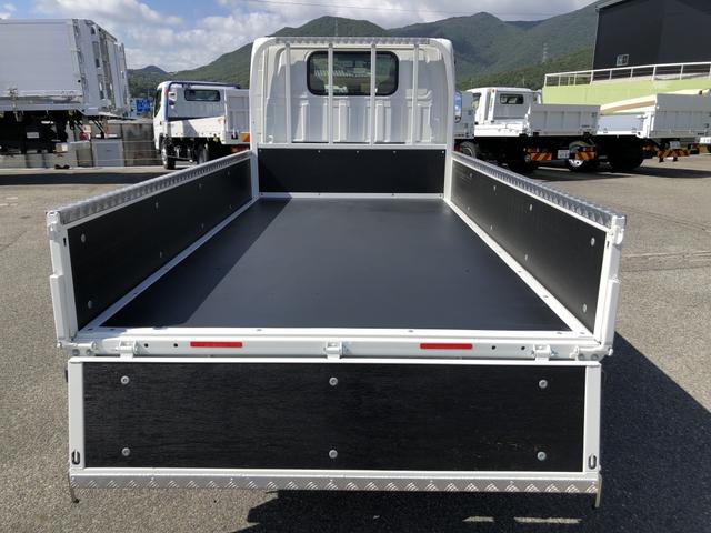 エルフトラック  エルフミオ 平ボディ 移動販売車ベース 1.3トン積載 3.1mボディ AT車 4ナンバー 標準幅 10尺 低床 木製あおり3方開 120馬力(8枚目)