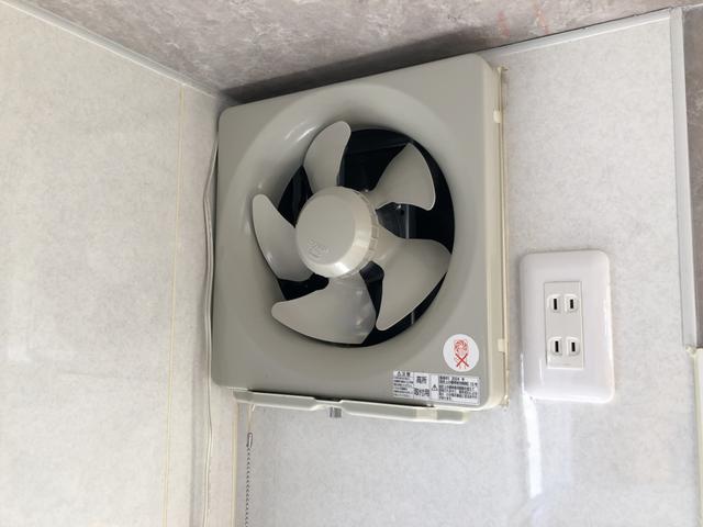 エルフトラック  エルフミオ 平ボディ 移動販売車ベース 1.3トン積載 3.1mボディ AT車 4ナンバー 標準幅 10尺 低床 木製あおり3方開 120馬力(25枚目)