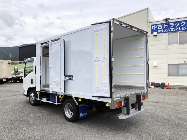 エルフトラック 中温冷凍車 -5℃設定 東プレ製 スタンバイ機能付 左右スライドドア リヤ3枚観音式扉 標準幅 11尺ミドル 全低床 2t積載 AT車(2枚目)