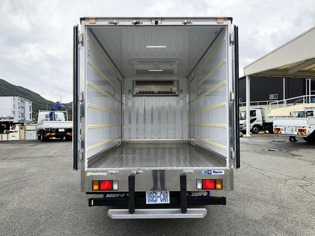 エルフトラック 中温冷凍車 -5℃設定 東プレ製 スタンバイ機能付 左右スライドドア リヤ3枚観音式扉 標準幅 11尺ミドル 全低床 2t積載 AT車(8枚目)