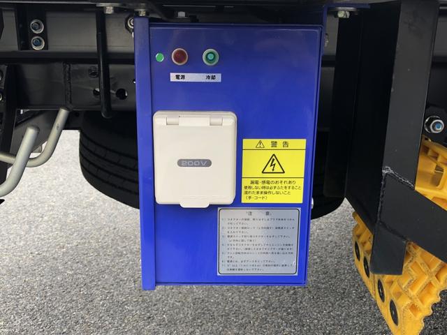 エルフトラック 中温冷凍車 -5℃設定 東プレ製 スタンバイ機能付 左右スライドドア リヤ3枚観音式扉 標準幅 11尺ミドル 全低床 2t積載 AT車(15枚目)