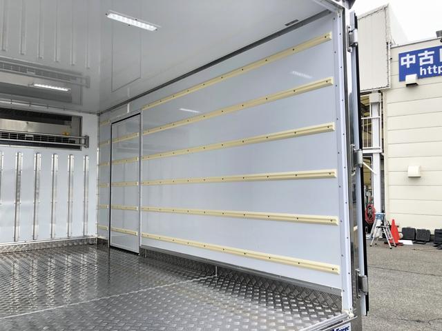 エルフトラック 中温冷凍車 -5℃設定 東プレ製 スタンバイ機能付 左右スライドドア リヤ3枚観音式扉 標準幅 11尺ミドル 全低床 2t積載 AT車(23枚目)