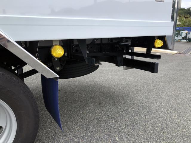 エルフトラック 中温冷凍車 -5℃設定 東プレ製 スタンバイ機能付 左右スライドドア リヤ3枚観音式扉 標準幅 11尺ミドル 全低床 2t積載 AT車(40枚目)