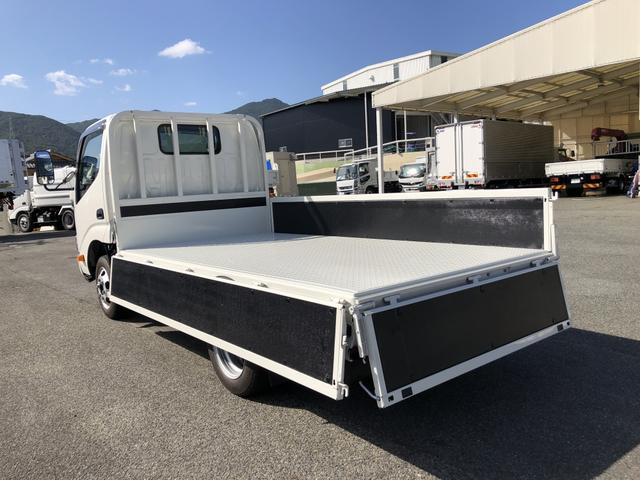 ダイナトラック 平ボディ 1.6トン積載 AT 4ナンバー 標準幅 10尺 全低床 床縞鋼板張り 木製あおり3方開 144馬力 軽油 準中型5t免許対応(2枚目)