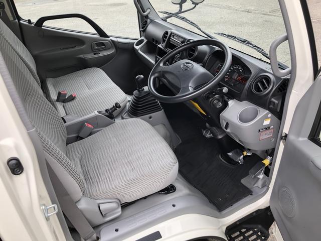 デュトロ 幌ウイング ワンタッチ幌 3トン積載 萩原ボデー製 標準幅 10尺 全低床 木製あおり3方開 床板張り アドブルー不要 136馬力(8枚目)