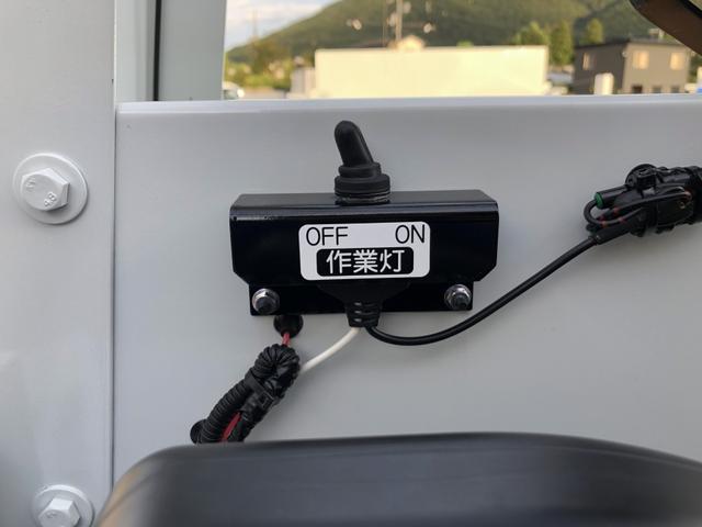 キャンター 一般型積載車 3850kg積載 ユニックキャリア 一般型 セーフティローダー ウインチ付 ワイド ボディ長5.1m 床縞鋼板張り 手動式リヤゲート(26枚目)