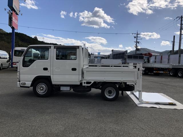 アトラストラック Wキャブ 平ボディ 新明和垂直パワーゲート付 6人乗り 1550kg積載 標準幅 10尺 低床 4ナンバー 5速MT 脱着式幌付(8枚目)