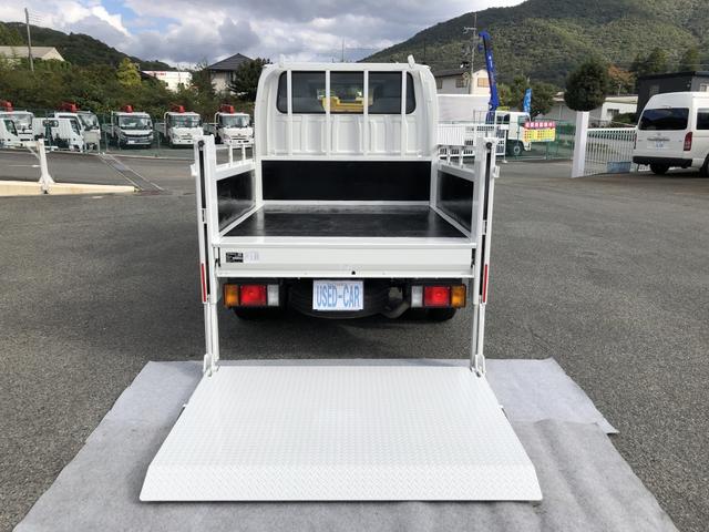 アトラストラック Wキャブ 平ボディ 新明和垂直パワーゲート付 6人乗り 1550kg積載 標準幅 10尺 低床 4ナンバー 5速MT 脱着式幌付(10枚目)