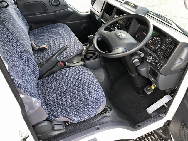 アトラストラック Wキャブ 平ボディ 新明和垂直パワーゲート付 6人乗り 1550kg積載 標準幅 10尺 低床 4ナンバー 5速MT 脱着式幌付(11枚目)