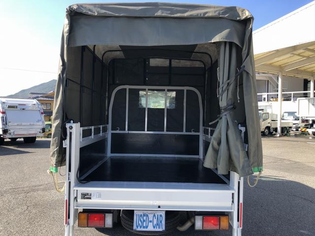 アトラストラック Wキャブ 平ボディ 新明和垂直パワーゲート付 6人乗り 1550kg積載 標準幅 10尺 低床 4ナンバー 5速MT 脱着式幌付(19枚目)