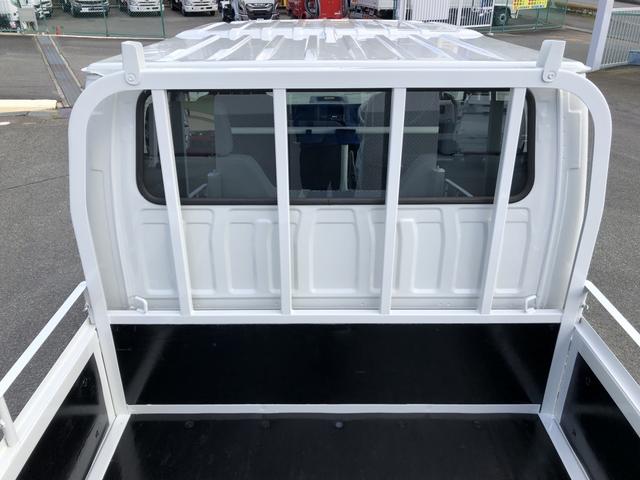 アトラストラック Wキャブ 平ボディ 新明和垂直パワーゲート付 6人乗り 1550kg積載 標準幅 10尺 低床 4ナンバー 5速MT 脱着式幌付(23枚目)