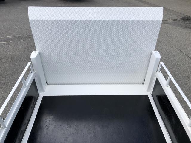 アトラストラック Wキャブ 平ボディ 新明和垂直パワーゲート付 6人乗り 1550kg積載 標準幅 10尺 低床 4ナンバー 5速MT 脱着式幌付(24枚目)