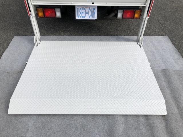 アトラストラック Wキャブ 平ボディ 新明和垂直パワーゲート付 6人乗り 1550kg積載 標準幅 10尺 低床 4ナンバー 5速MT 脱着式幌付(27枚目)