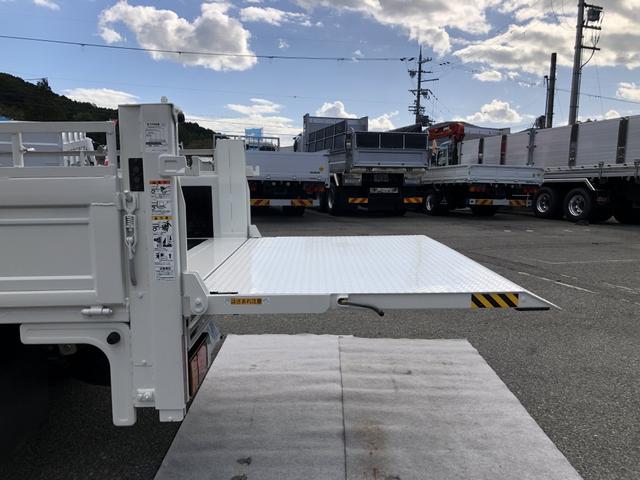 アトラストラック Wキャブ 平ボディ 新明和垂直パワーゲート付 6人乗り 1550kg積載 標準幅 10尺 低床 4ナンバー 5速MT 脱着式幌付(31枚目)
