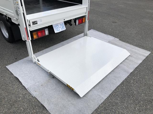 アトラストラック Wキャブ 平ボディ 新明和垂直パワーゲート付 6人乗り 1550kg積載 標準幅 10尺 低床 4ナンバー 5速MT 脱着式幌付(32枚目)