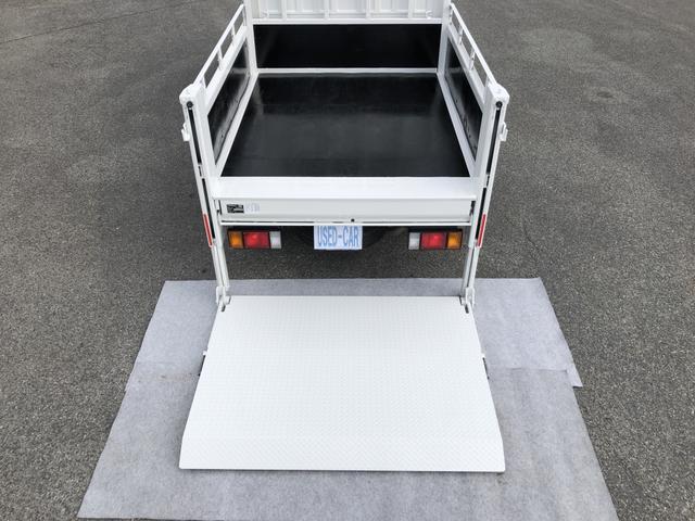 アトラストラック Wキャブ 平ボディ 新明和垂直パワーゲート付 6人乗り 1550kg積載 標準幅 10尺 低床 4ナンバー 5速MT 脱着式幌付(33枚目)