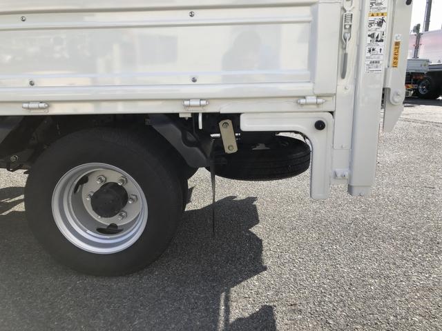 アトラストラック Wキャブ 平ボディ 新明和垂直パワーゲート付 6人乗り 1550kg積載 標準幅 10尺 低床 4ナンバー 5速MT 脱着式幌付(41枚目)