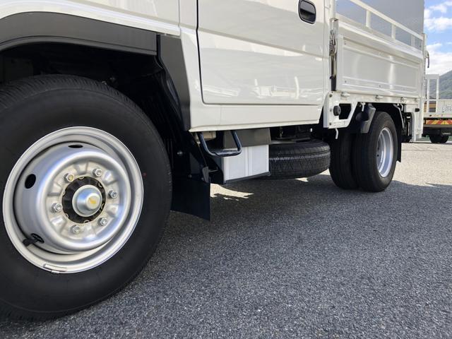 アトラストラック Wキャブ 平ボディ 新明和垂直パワーゲート付 6人乗り 1550kg積載 標準幅 10尺 低床 4ナンバー 5速MT 脱着式幌付(43枚目)