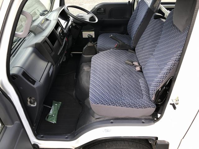 アトラストラック Wキャブ 平ボディ 新明和垂直パワーゲート付 6人乗り 1550kg積載 標準幅 10尺 低床 4ナンバー 5速MT 脱着式幌付(48枚目)