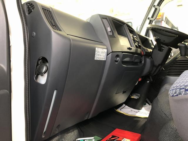 アトラストラック Wキャブ 平ボディ 新明和垂直パワーゲート付 6人乗り 1550kg積載 標準幅 10尺 低床 4ナンバー 5速MT 脱着式幌付(54枚目)