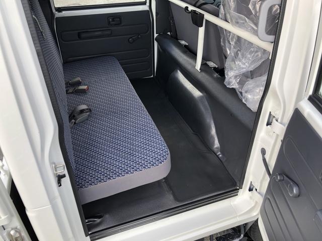 アトラストラック Wキャブ 平ボディ 新明和垂直パワーゲート付 6人乗り 1550kg積載 標準幅 10尺 低床 4ナンバー 5速MT 脱着式幌付(57枚目)