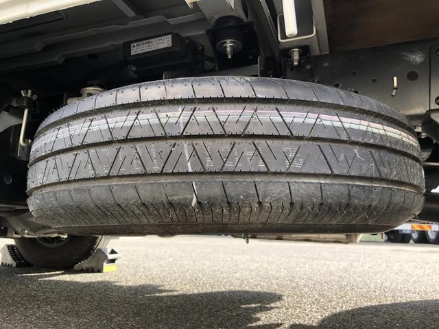 アトラストラック Wキャブ 平ボディ 新明和垂直パワーゲート付 6人乗り 1550kg積載 標準幅 10尺 低床 4ナンバー 5速MT 脱着式幌付(67枚目)