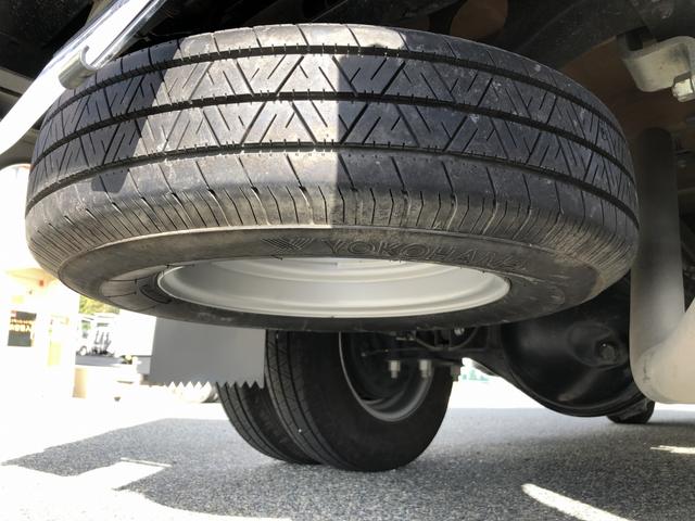 アトラストラック Wキャブ 平ボディ 新明和垂直パワーゲート付 6人乗り 1550kg積載 標準幅 10尺 低床 4ナンバー 5速MT 脱着式幌付(69枚目)