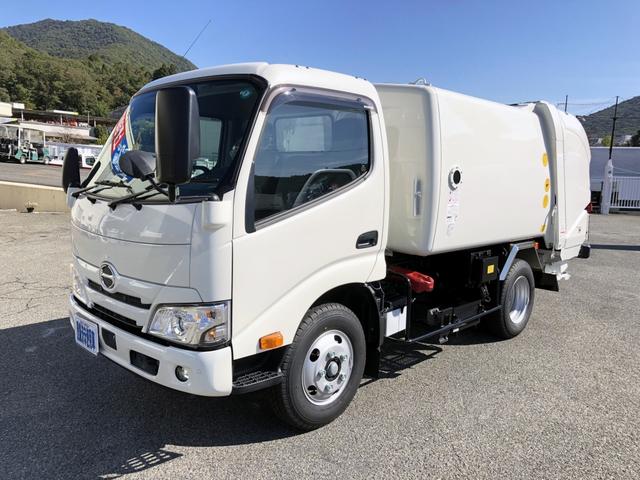 デュトロ 回転ダンプ式パッカー車 4.7m3 極東開発工業製 2トン積載 連続積込 汚水タンク付 標準幅 10尺規格 6速MT アドブルー不要 150馬力(3枚目)