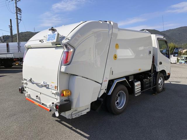 デュトロ 回転ダンプ式パッカー車 4.7m3 極東開発工業製 2トン積載 連続積込 汚水タンク付 標準幅 10尺規格 6速MT アドブルー不要 150馬力(4枚目)