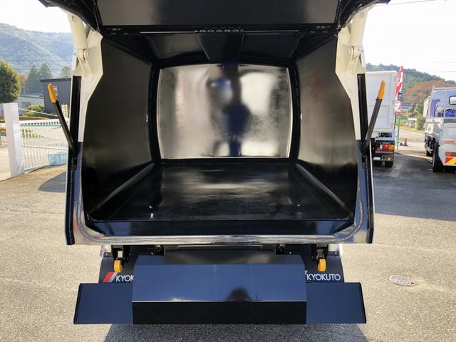 デュトロ 回転ダンプ式パッカー車 4.7m3 極東開発工業製 2トン積載 連続積込 汚水タンク付 標準幅 10尺規格 6速MT アドブルー不要 150馬力(8枚目)