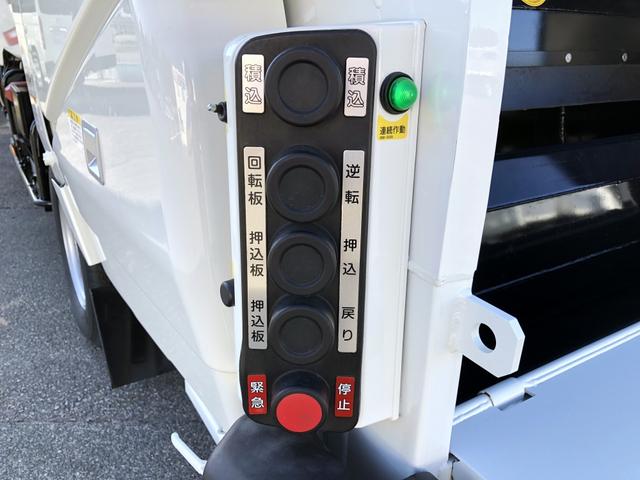 デュトロ 回転ダンプ式パッカー車 4.7m3 極東開発工業製 2トン積載 連続積込 汚水タンク付 標準幅 10尺規格 6速MT アドブルー不要 150馬力(12枚目)