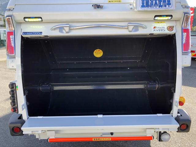 デュトロ 回転ダンプ式パッカー車 4.7m3 極東開発工業製 2トン積載 連続積込 汚水タンク付 標準幅 10尺規格 6速MT アドブルー不要 150馬力(14枚目)