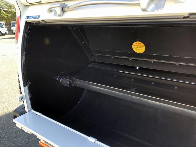 デュトロ 回転ダンプ式パッカー車 4.7m3 極東開発工業製 2トン積載 連続積込 汚水タンク付 標準幅 10尺規格 6速MT アドブルー不要 150馬力(16枚目)