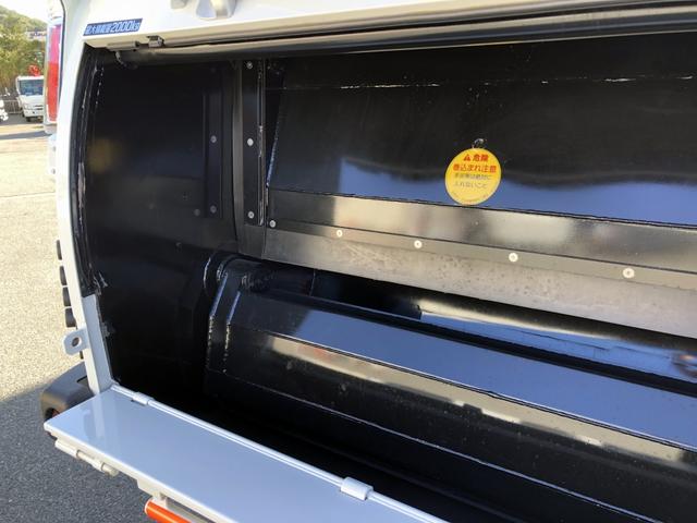 デュトロ 回転ダンプ式パッカー車 4.7m3 極東開発工業製 2トン積載 連続積込 汚水タンク付 標準幅 10尺規格 6速MT アドブルー不要 150馬力(18枚目)