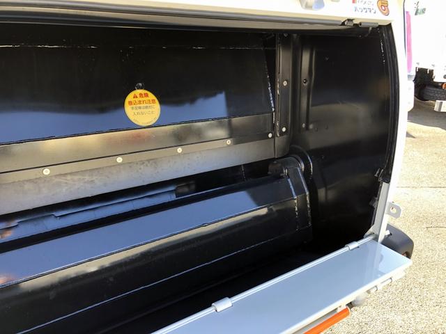 デュトロ 回転ダンプ式パッカー車 4.7m3 極東開発工業製 2トン積載 連続積込 汚水タンク付 標準幅 10尺規格 6速MT アドブルー不要 150馬力(19枚目)