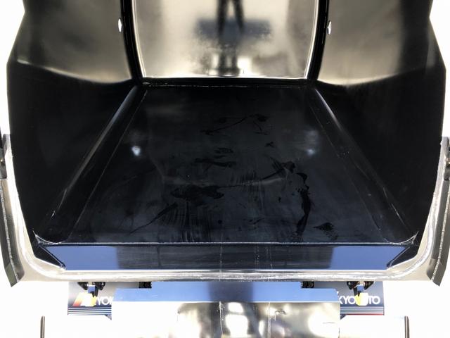 デュトロ 回転ダンプ式パッカー車 4.7m3 極東開発工業製 2トン積載 連続積込 汚水タンク付 標準幅 10尺規格 6速MT アドブルー不要 150馬力(23枚目)