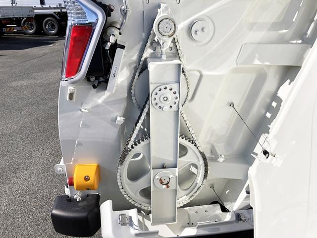 デュトロ 回転ダンプ式パッカー車 4.7m3 極東開発工業製 2トン積載 連続積込 汚水タンク付 標準幅 10尺規格 6速MT アドブルー不要 150馬力(31枚目)