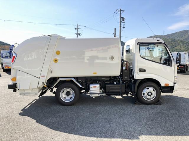 デュトロ 回転ダンプ式パッカー車 4.7m3 極東開発工業製 2トン積載 連続積込 汚水タンク付 標準幅 10尺規格 6速MT アドブルー不要 150馬力(53枚目)