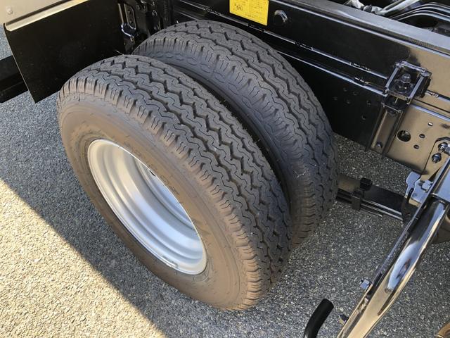 デュトロ 回転ダンプ式パッカー車 4.7m3 極東開発工業製 2トン積載 連続積込 汚水タンク付 標準幅 10尺規格 6速MT アドブルー不要 150馬力(74枚目)