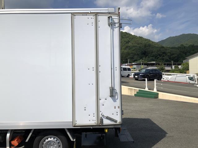 ダイナトラック パネルバン 保冷仕様 フルタイム4WD 950kg積載 須河車体 標準幅 10尺 全低床 リヤ4枚観音式扉 床板張り ラッシング2段(23枚目)