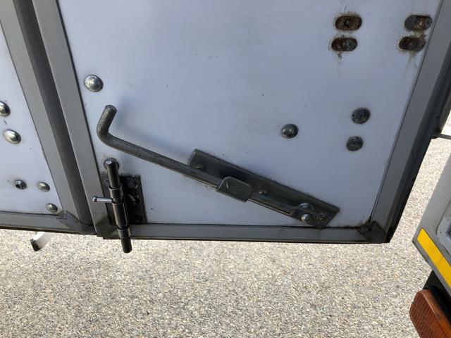 ダイナトラック パネルバン 保冷仕様 フルタイム4WD 950kg積載 須河車体 標準幅 10尺 全低床 リヤ4枚観音式扉 床板張り ラッシング2段(28枚目)