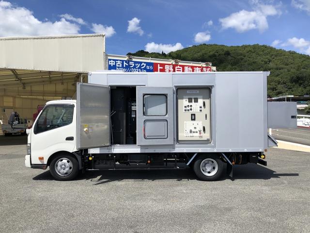 デュトロ 　移動電源車　明電舎イソノボデー製　三相３線　低電圧　２００ｋＶＡ　５５０Ａ　コマツ製ディーゼル発電機　ワイド　ロング　アドブルー不要（3枚目）