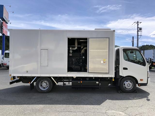 デュトロ 　移動電源車　明電舎イソノボデー製　三相３線　低電圧　２００ｋＶＡ　５５０Ａ　コマツ製ディーゼル発電機　ワイド　ロング　アドブルー不要（4枚目）
