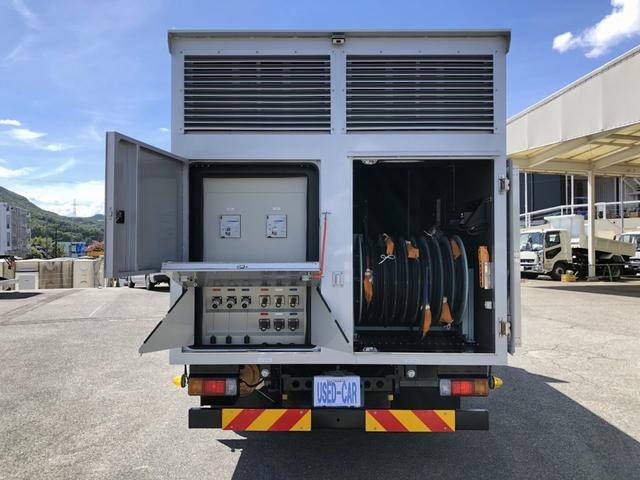 デュトロ 　移動電源車　明電舎イソノボデー製　三相３線　低電圧　２００ｋＶＡ　５５０Ａ　コマツ製ディーゼル発電機　ワイド　ロング　アドブルー不要（7枚目）