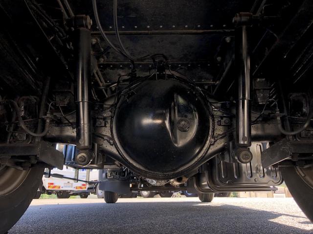 デュトロ 　移動電源車　明電舎イソノボデー製　三相３線　低電圧　２００ｋＶＡ　５５０Ａ　コマツ製ディーゼル発電機　ワイド　ロング　アドブルー不要（9枚目）