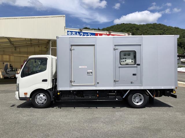 デュトロ 　移動電源車　明電舎イソノボデー製　三相３線　低電圧　２００ｋＶＡ　５５０Ａ　コマツ製ディーゼル発電機　ワイド　ロング　アドブルー不要（13枚目）