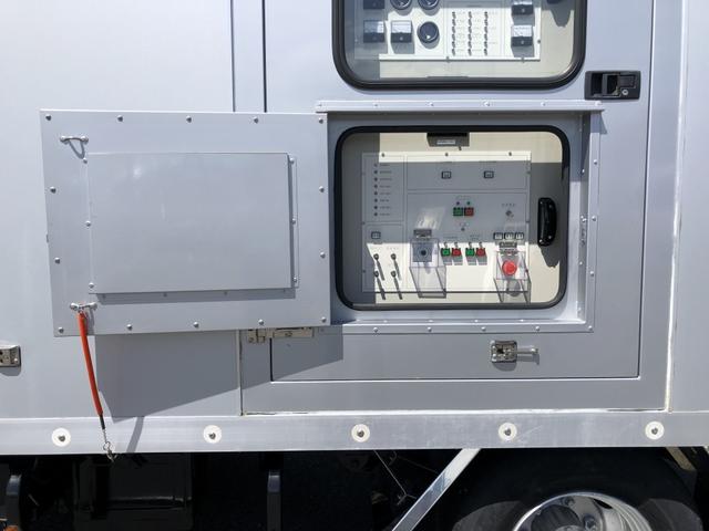 デュトロ 　移動電源車　明電舎イソノボデー製　三相３線　低電圧　２００ｋＶＡ　５５０Ａ　コマツ製ディーゼル発電機　ワイド　ロング　アドブルー不要（21枚目）